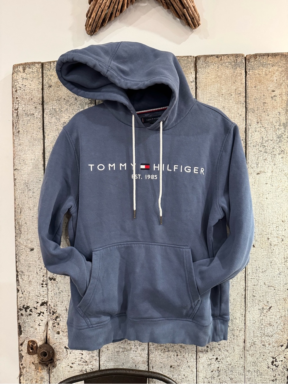 Tommy Hilfiger Women’s Medium Blue Logo Pullover Hoodie Sweatshirt